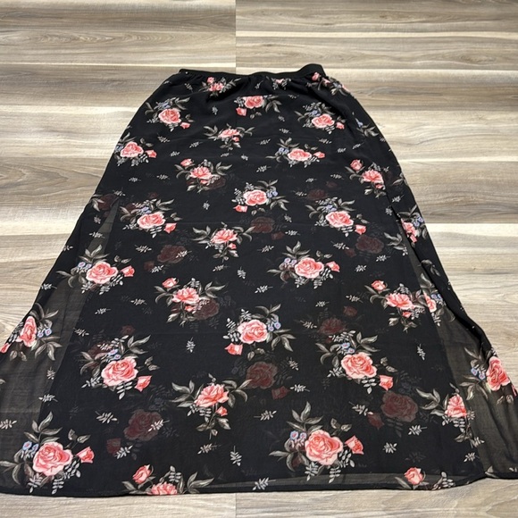 H&M Black Dress with Pink Floral Pattern size 8 - Picture 6 of 6